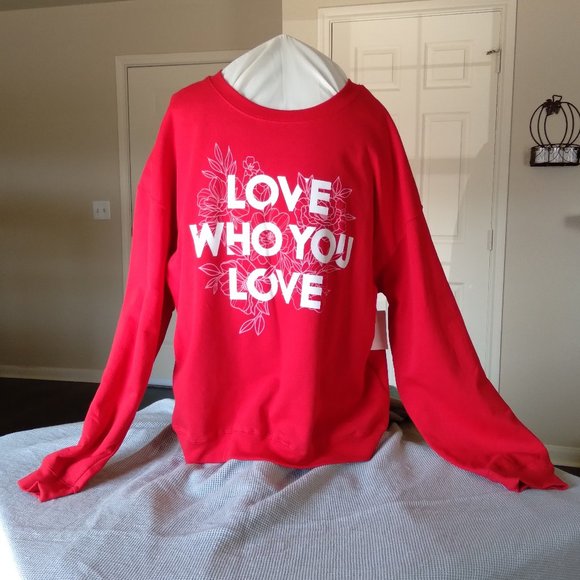 Wound Up Tops - Love Who You Love Juniors' Graphic Fleece Sweatshirt